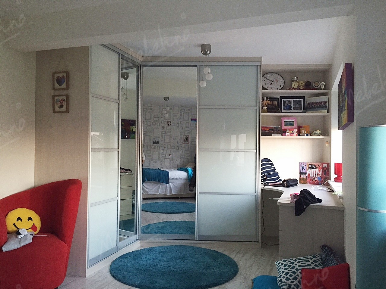 Шкаф-купе для детской комнаты со столом и зеркалами до потолка, LD 53