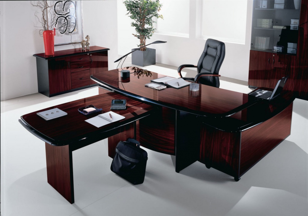 Офисная мебель: стол