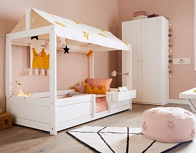 Детская кровать-домик с защитным бортиком, лампой и ящичком Md326