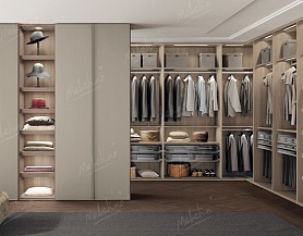Большая гардеробная с распашными шкафами PC558