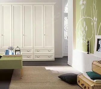 Шкаф с распашными дверцами и ящиками в элегантном стиле, PC653