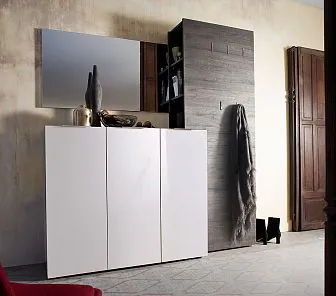 Оригинальная прихожая с сочетанием белого глянца и шпона  Е126