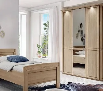 Распашной шкаф из массива дерева RF373