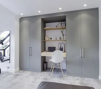 Распашной шкаф с полками и столом D438