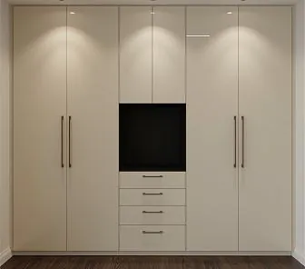 Современный встроенный шкаф с нишей под телевизор и глянцевыми фасадами