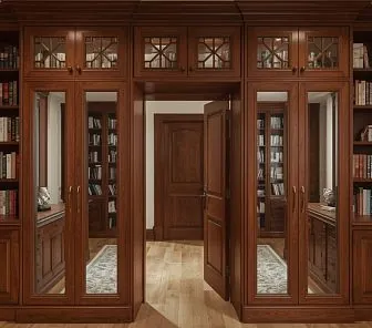 Встроенный шкаф из массива с зеркальными фасадами и библиотечными секциями