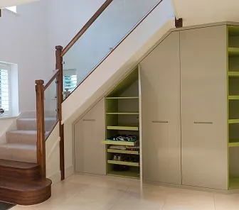 Светлый шкаф с контрастными вставками S134