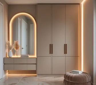 Прихожая с туалетным столиком и арочным зеркалом