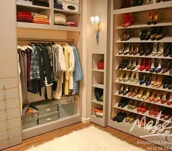 Гардеробная комната с просторной обувницей G44