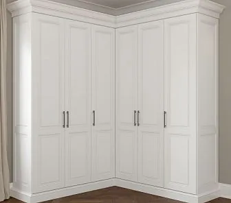 Угловой шкаф в белоснежном цвете с фигурными филенками на фасадах