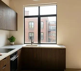 Г образная кухня в современном минимализме