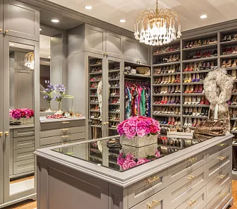 Гардеробная с зеркалами и обувницей на всю стену G217