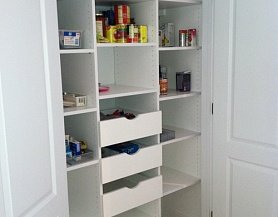 Встроенный распашной шкаф в кладовку, K25044