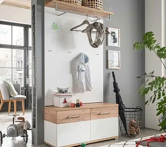 Светлая прихожая из ЛДСП с открытой штангой Е241