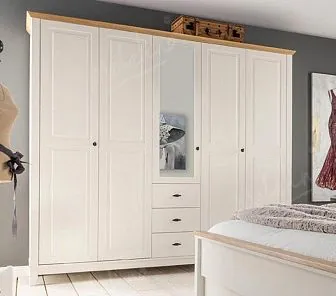 Распашной белый шкаф с зеркальной вставкой и выдвижными ящиками RF85