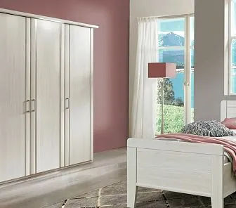 Распашной шкаф с подсветкой в центре карниза RF376