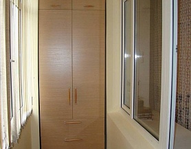 Шкаф на балкон с наружными ящиками и антресолями B25036