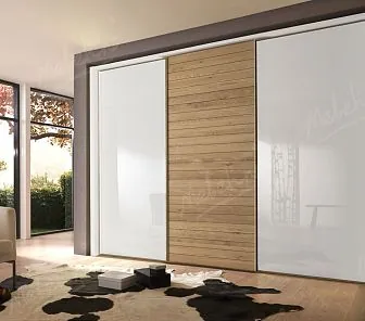 Трехдверный распашной шкаф с комбинированным фасадом, PC644