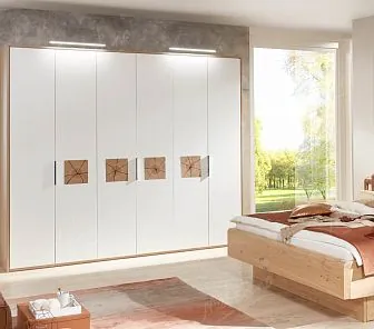 Распашной шкаф сподсветкой и вставками из массива дерева RF77