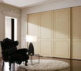 Классический распашной шкаф, декорированный резьбой PC633