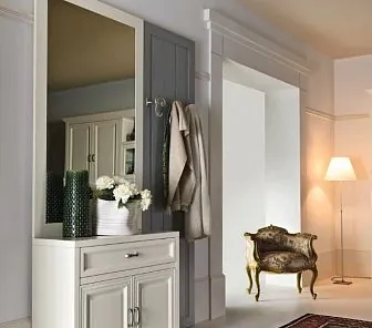 Прихожая в сочетании белого и серого цвета Е112