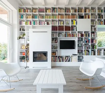 Большая белая библиотека вокруг оконного проема BK232