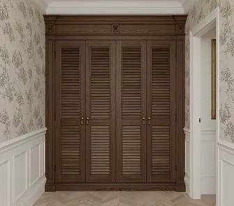 Компактный шкаф в классическом стиле с жалюзийными фасадами
