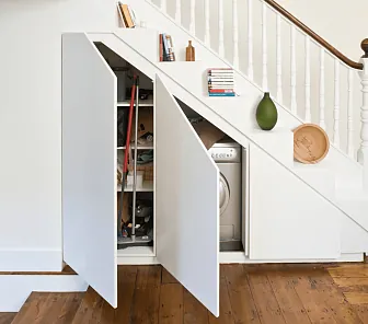 Два распашных шкафчика под лестницей S117