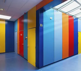 Разноцветная стеновая панель для ярких интерьеров ST22