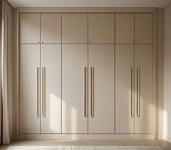 Встроенный современный шкаф с гладкими фасадами матовый бежевый