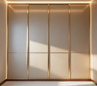 Встроенный шкаф-купе с четырьмя высокими раздвижными дверями