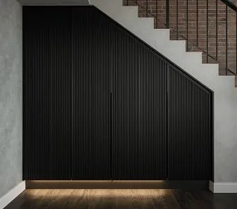 Подлестничный шкаф в современном стиле с вертикальными фасадами