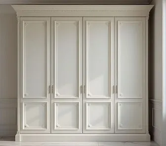 Классический встроенный шкаф с декоративными филёнками и лепниной