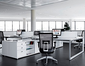 Офисный стол для сотрудников в строгом дизайне OM 297