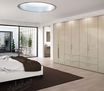 Распашной шкаф с глянцевыми фасадами и ящиками PC610