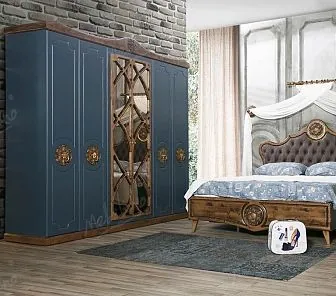 Уникальный распашной шкаф с зеркалом RF234