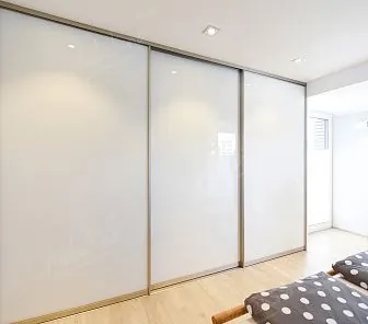 Встроенный шкаф-купе из МДФ ГЛЯНЕЦ под потолок PC616