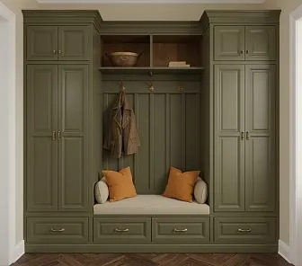 Прихожая в оливковом цвете с мягкой зоной для сидения
