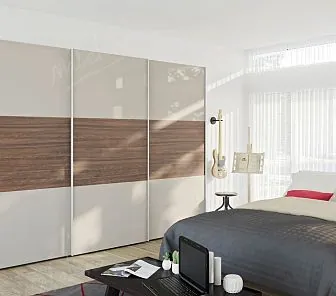 Трехдверный корпусный шкаф-купе из массива дуба SM 444