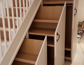 Шкаф под лестницей S115