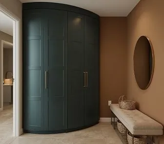 Радиусный шкаф с геометрическими филёнками на фасадах