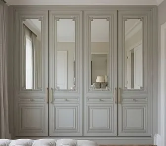 Встроенный шкаф с зеркальными фасадами и декоративной фрезеровкой