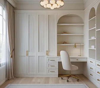 Встроенный гарнитур в светлых тонах с декоративными фрезерованными фасадами