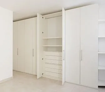 Вместительная гардеробная встроенная D445