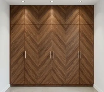 Встроенная система хранения с отделкой из орехового шпона ёлочка