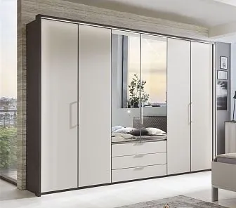 Распашной шкаф с зеркальными фасадами RF522