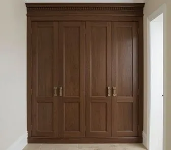 Шкаф из массива дерева с четырьмя распашными фасадами