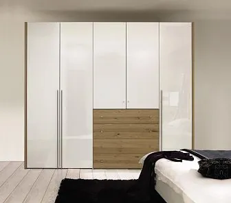 Глянцевый распашной шкаф с выдвижными ящиками из массива RF33