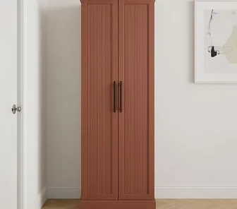 Узкий шкаф для обуви в терракотовом цвете с вертикальными фасадами