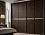 Шкаф-купе с четырьмя дверями в темном дереве